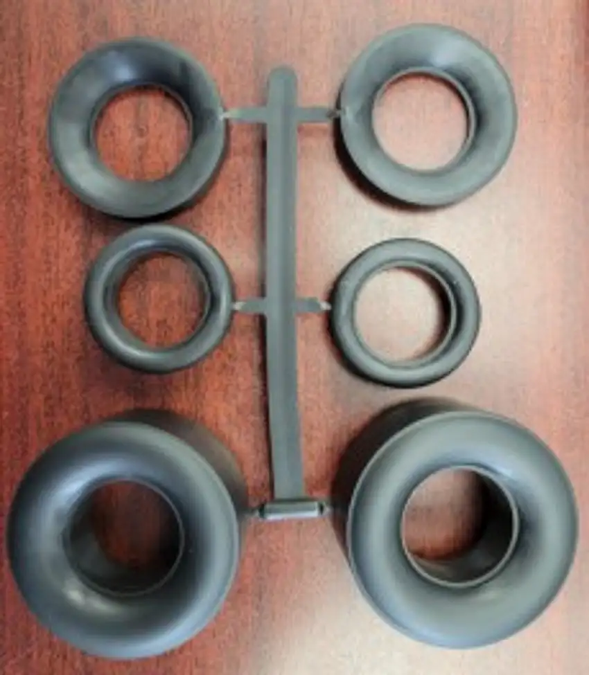 Funny Car Tire Set 1/16 Atlantis Models (AAN1012)