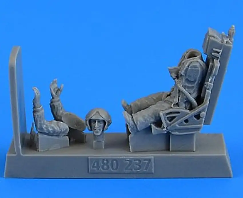 Soviet MiG-19 Farmer Fighter Pilot w/Ejection Seat for TSM/EDU 1/48 Aerobonus