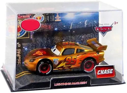 Disney / Pixar Cars 1:43 Collectors Case Lightning McQueen Exclusive Diecast Car [Golden]